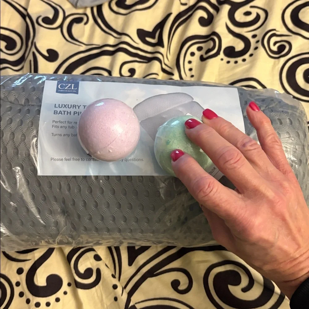 NEW-Luxury Bathtub Pillow  Head,Neck Shoulder & Back Support Relax Bathing Bombs
